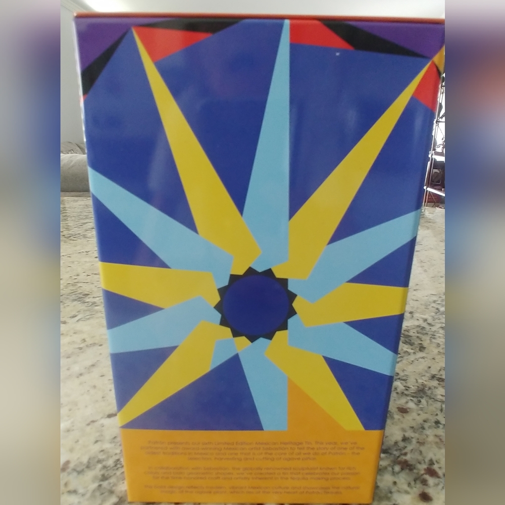 Patrón Silver Tequila Limited Edition Tin 2022 - Picture 2 of 9